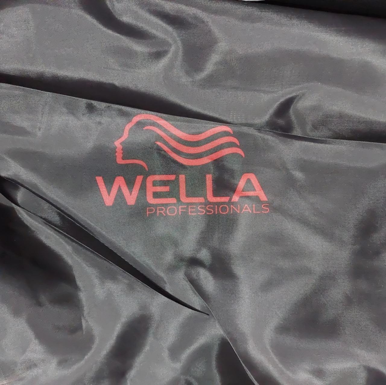 Capa de Peluquería Barberia Tintura Corte Con Diseño Wella