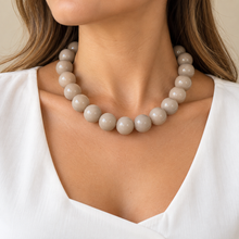 Collar Chicle Beige de Acrílico Cuentas Grande