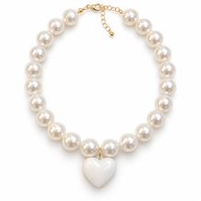 Collar Chicle Blanco Perlado con Corazón Blanco