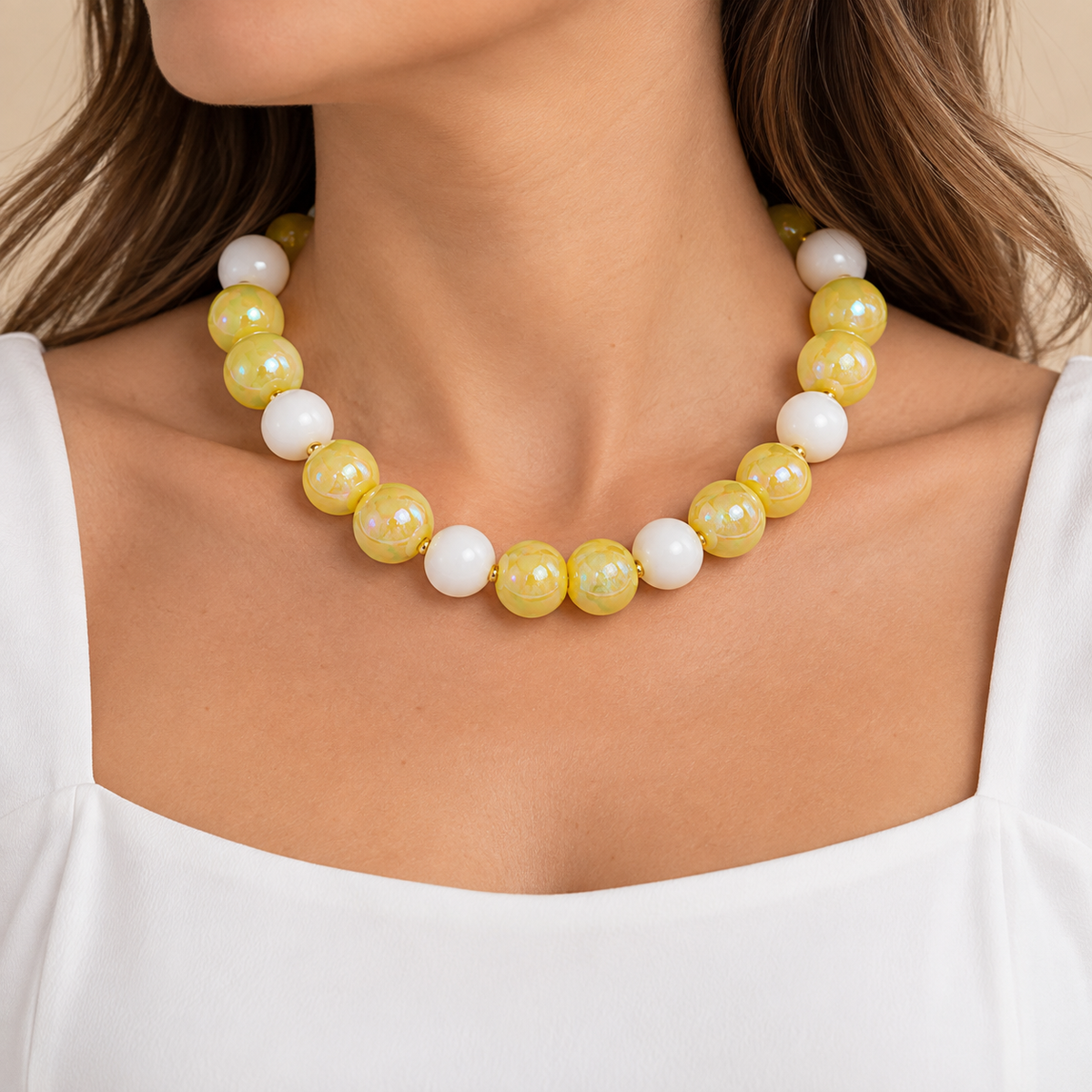 Collar Chicle Amarillo Nacarado y Blanco Ajustable