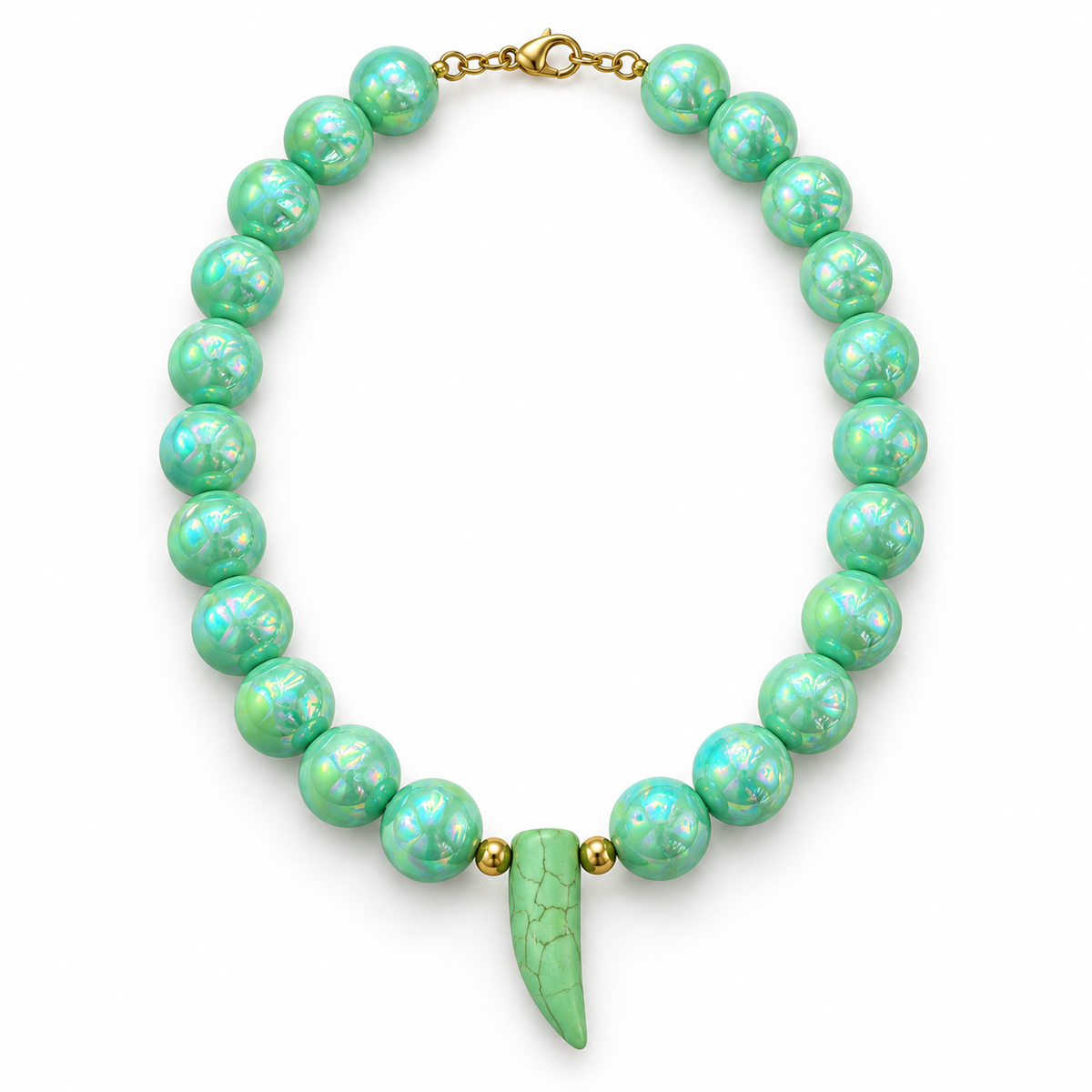 Collar Chicle Verde Tornasol con Dije de Colmillo