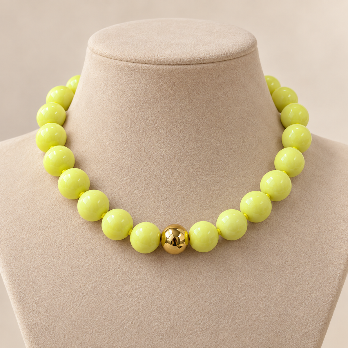 Collar Chicle Amarillo Limón con Cuenta Dorada Ajustable