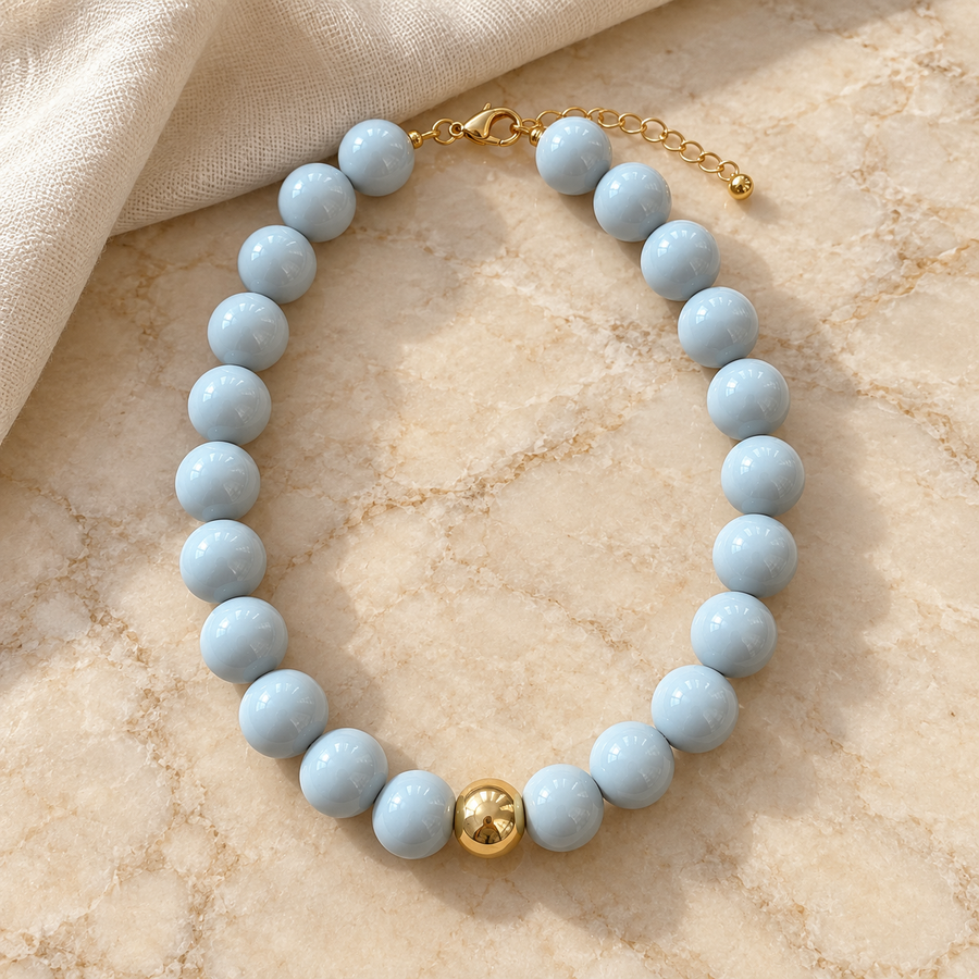 Collar Chicle Gris Claro con Cuenta Dorada Ajustable