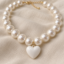 Collar Chicle Blanco Perlado con Corazón Blanco