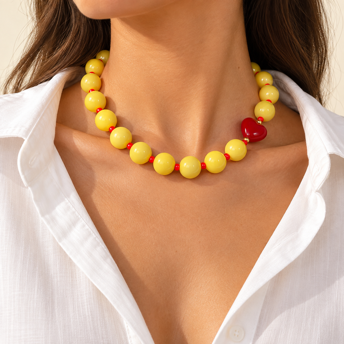 Collar Chicle Amarillo con Corazón Rojo Ajustable