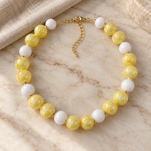 Collar Chicle Amarillo Nacarado y Blanco Ajustable