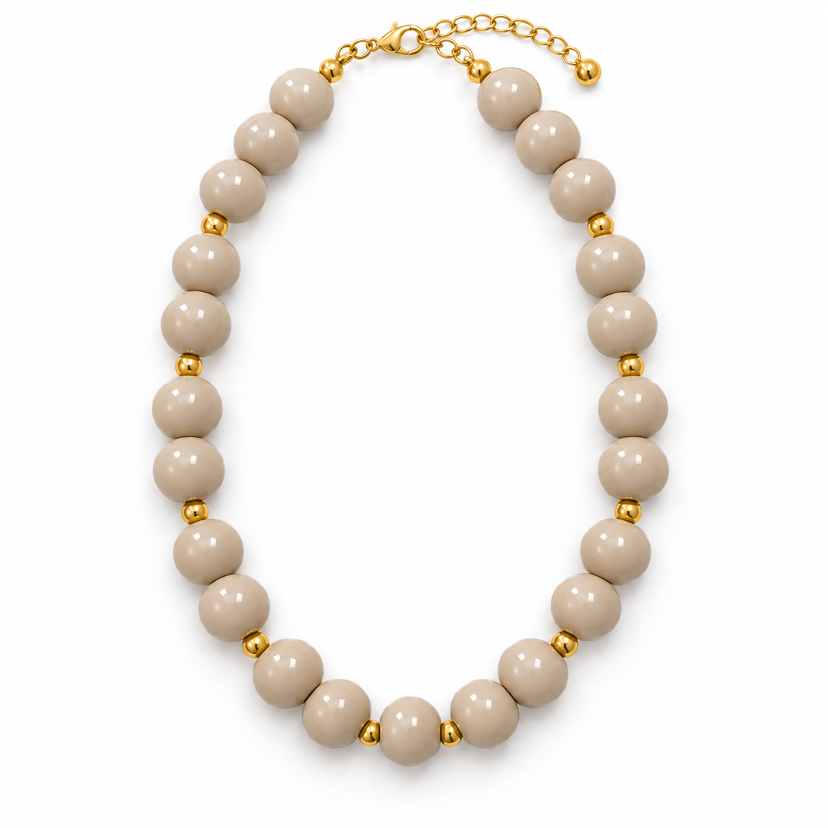 Collar Chicle Beige con Detalles Dorados y Cadena Ajustable