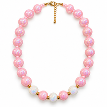 Collar Chicle Rosa Y Blanco Tornasol con Detalles Dorados y Cadena Ajustable