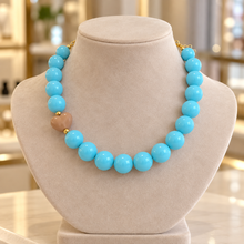 Collar Chicle Celeste con Corazón Beige Ajustable