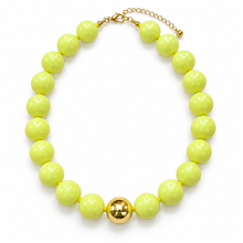 Collar Chicle Amarillo Limón con Cuenta Dorada Ajustable