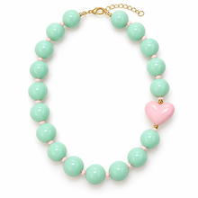 Collar Chicle Verde Menta con Corazón Rosado Ajustable