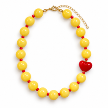 Collar Chicle Amarillo con Corazón Rojo Ajustable
