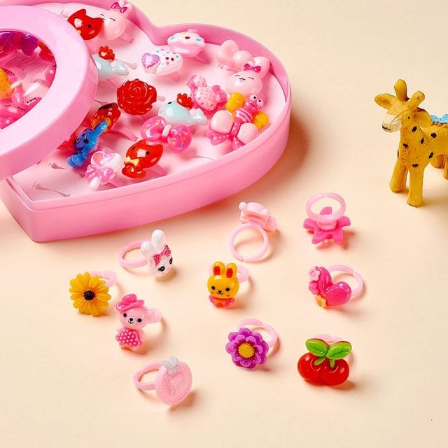 Set de 36 añillos Para Niñas Diseños Varios Caja de Corazon