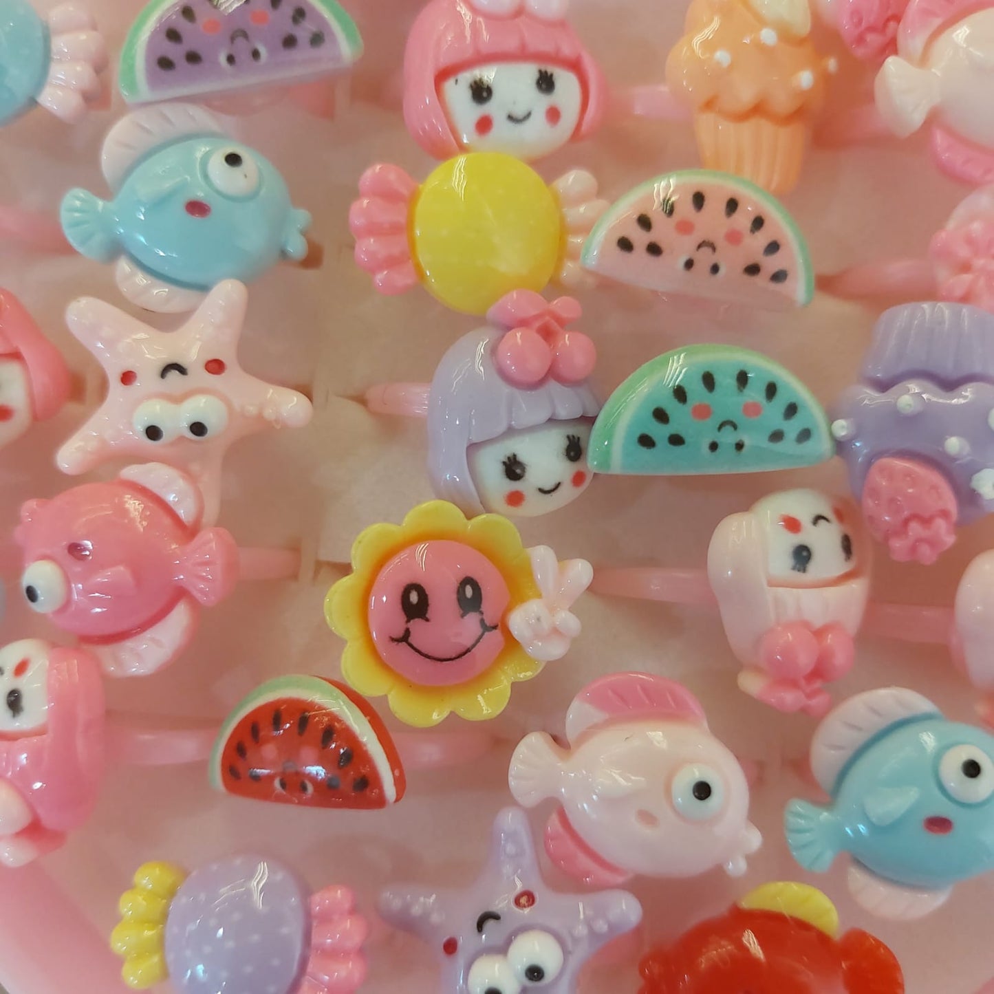 Set de 36 añillos Para Niñas Diseños Varios Caja de Corazon