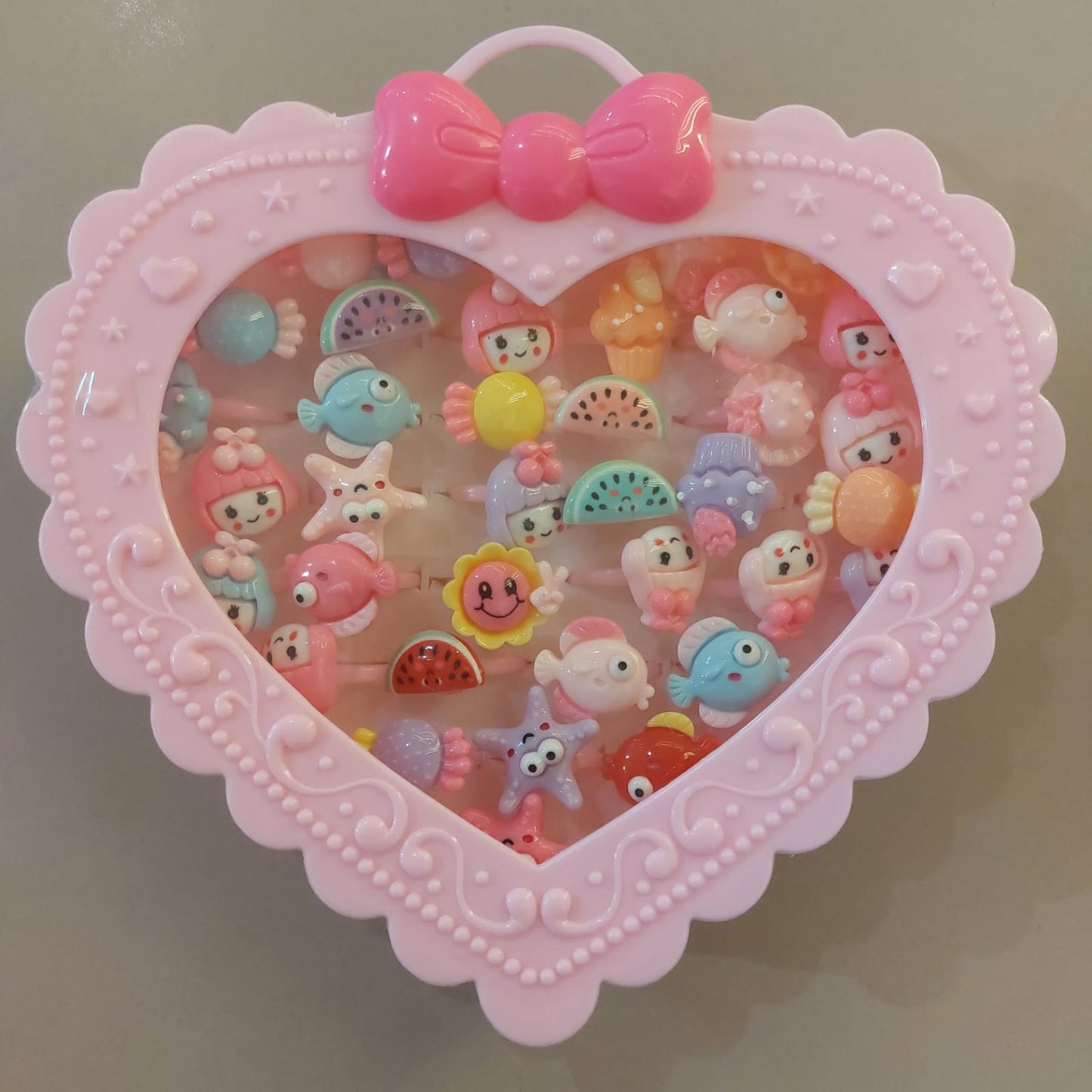 Set de 36 añillos Para Niñas Diseños Varios Caja de Corazon