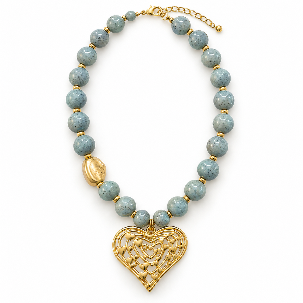 Collar Chicle Blue Love – Corazón Dorado y Cuentas Azul Grisáceo