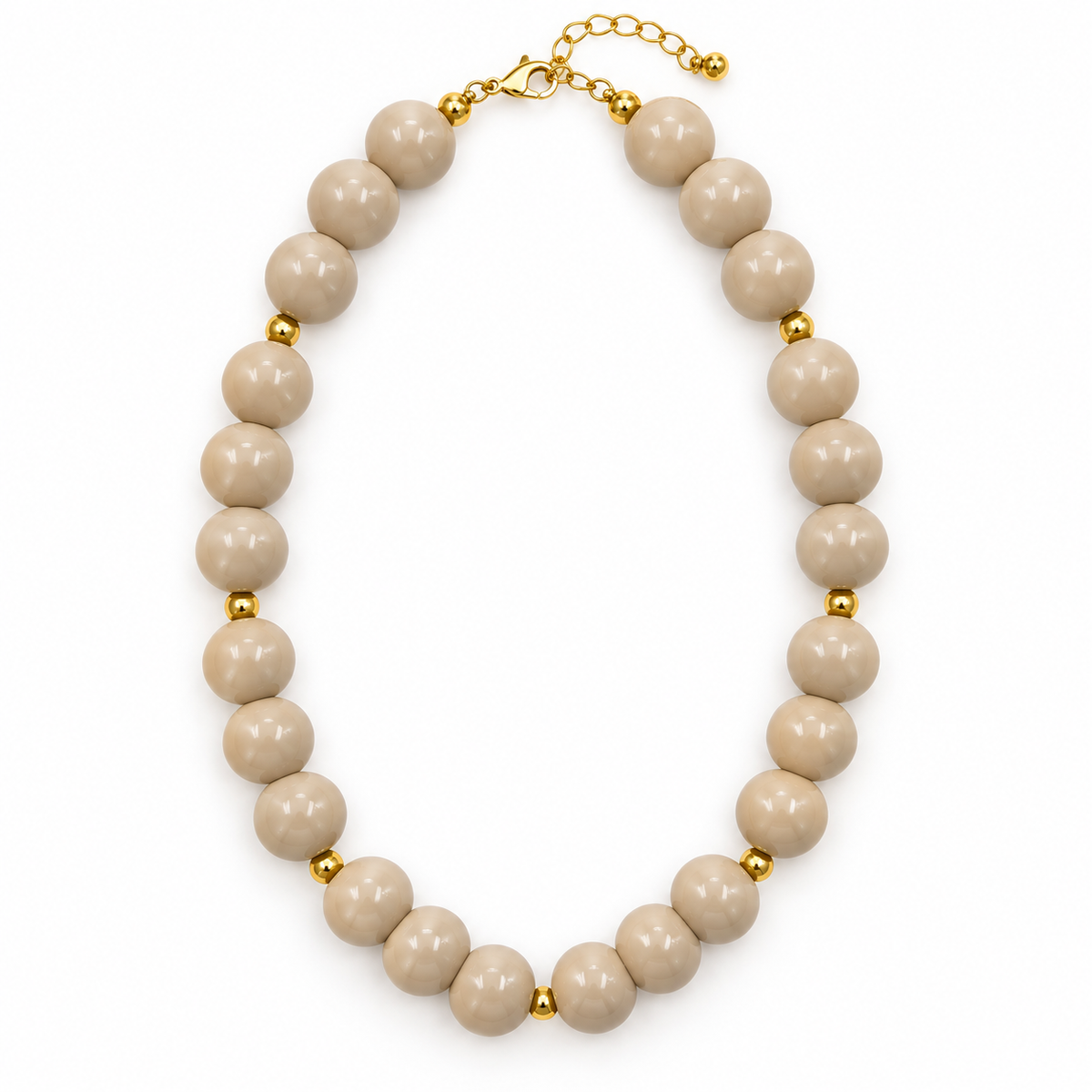Collar Chicle Beige con Detalles Dorados y Cadena Ajustable