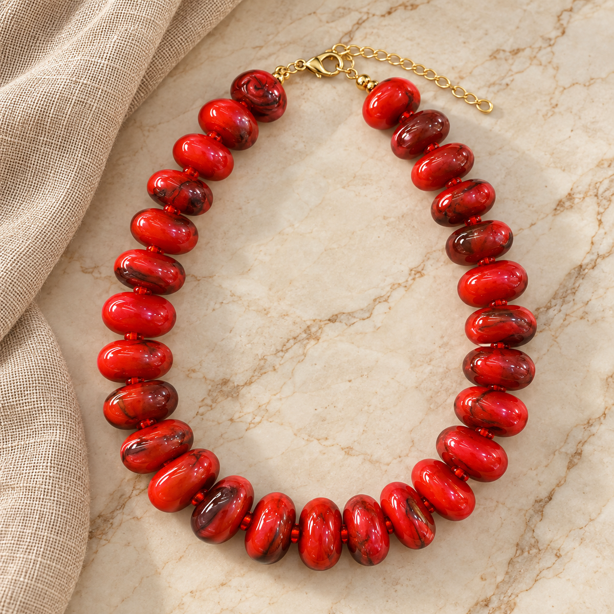 Collar Chicle Rojo Marmoleado con Cadena Ajustable