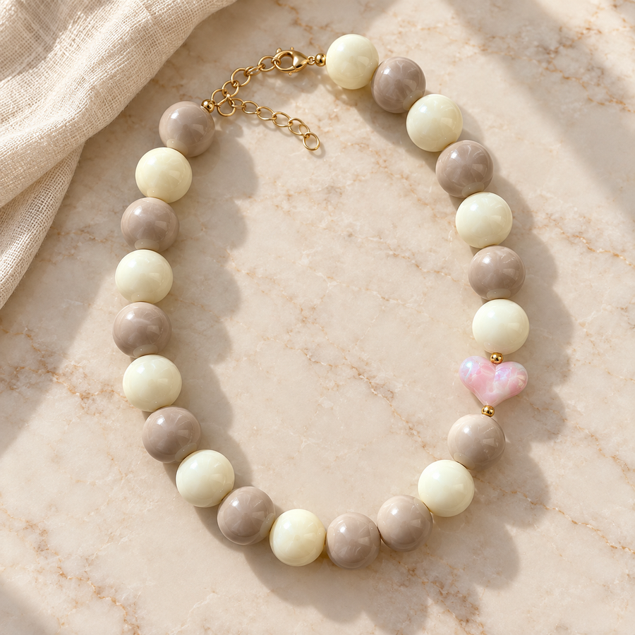 Collar Chicle Marfil y Beige con Corazón Rosado Tornasol Ajustable