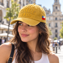 Gorro Jockey Bordado Chile 1810 Mostaza
